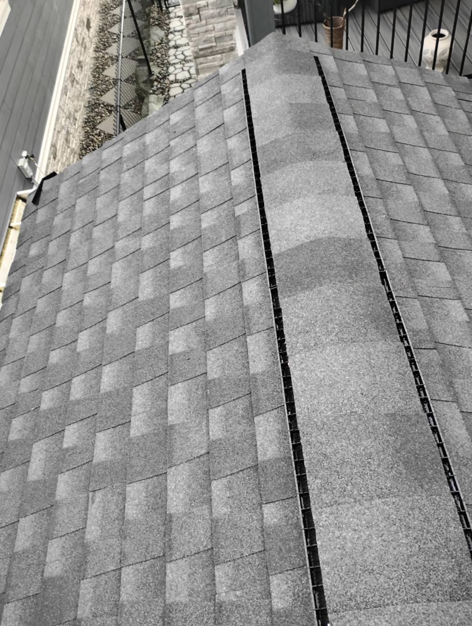 Completed grey architectural asphalt shingle roof with ridge vent in Chilliwack BC installed by Fraser Roofing of Agassiz Fraser Valley